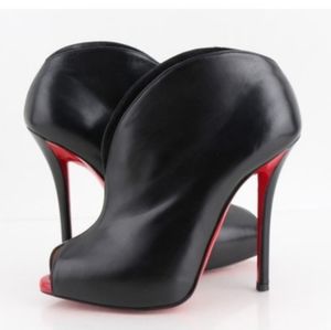 Christian Louboutin Chester Fille Peep-toe Bootie